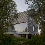 B2A Architects uses concrete columns to elevate Dutch home above dyke