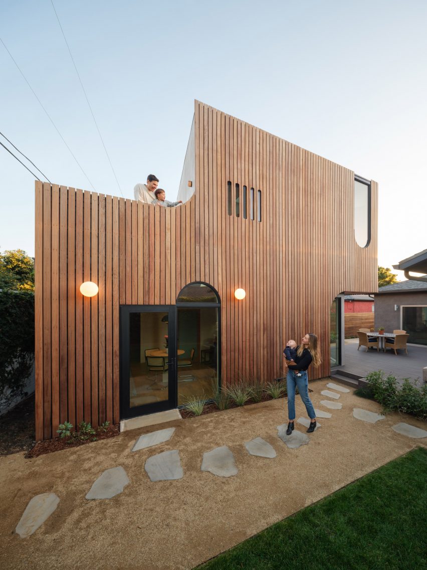 Ipe-clad ADU in Los Angeles with family