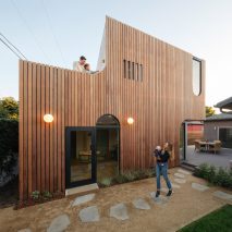 Byben completes Los Angeles house with sculptural Offset ADU