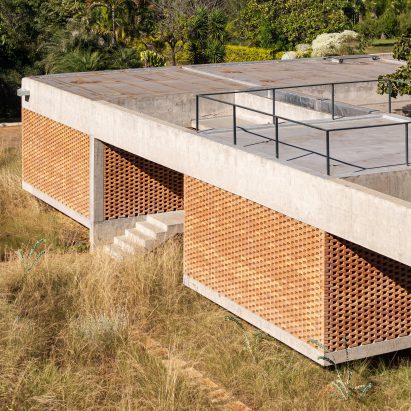 Casa Tupin in Brazil by Bloco Arquitetos