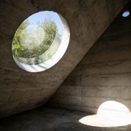 Pezo von Ellrichshausen installs Miel beekeepers pavilion in Yungay forest