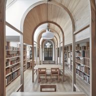 Crawshaw Architects transforms cowshed into Stanbridge Mill Library