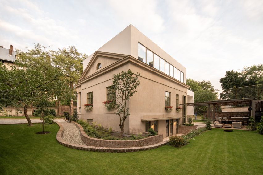 Villa Quince by Replus Bureau