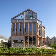 Moke Architecten crowns wooden home in Muiden with greenhouse